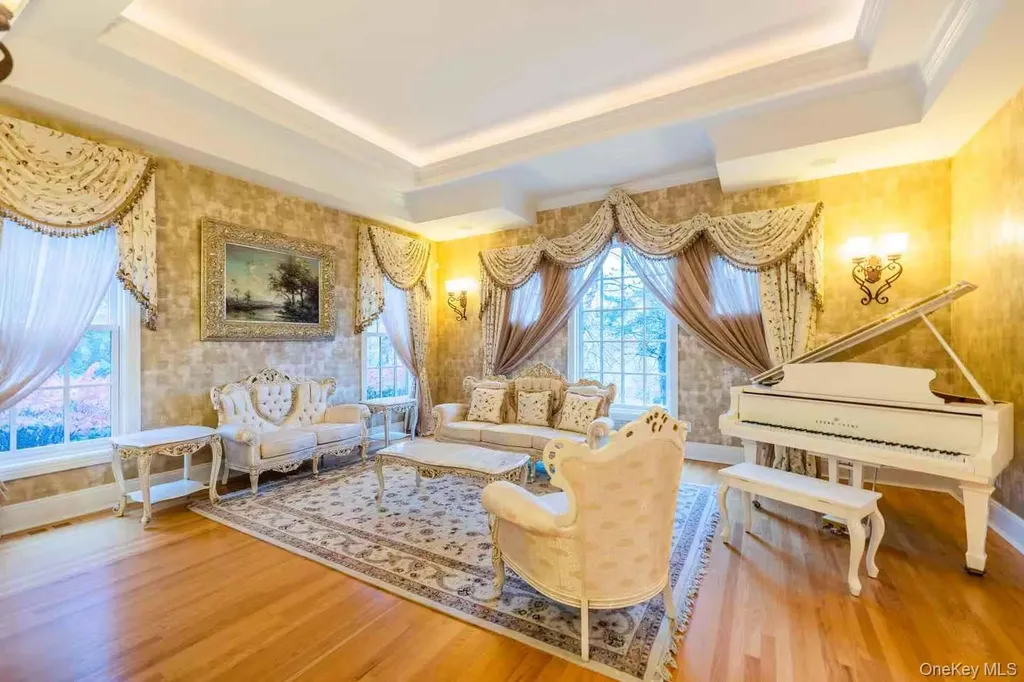 5 Westgate Road Muttontown NY 11791