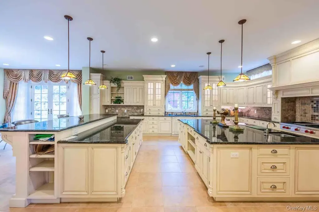5 Westgate Road Muttontown NY 11791