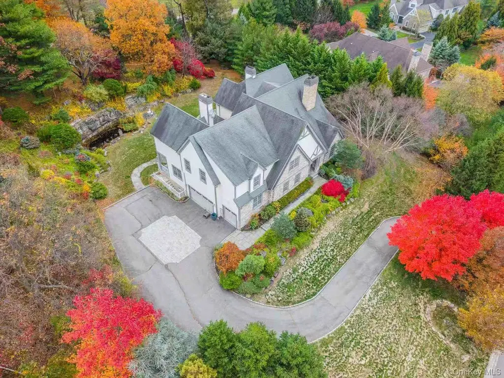 5 Westgate Road Muttontown NY 11791