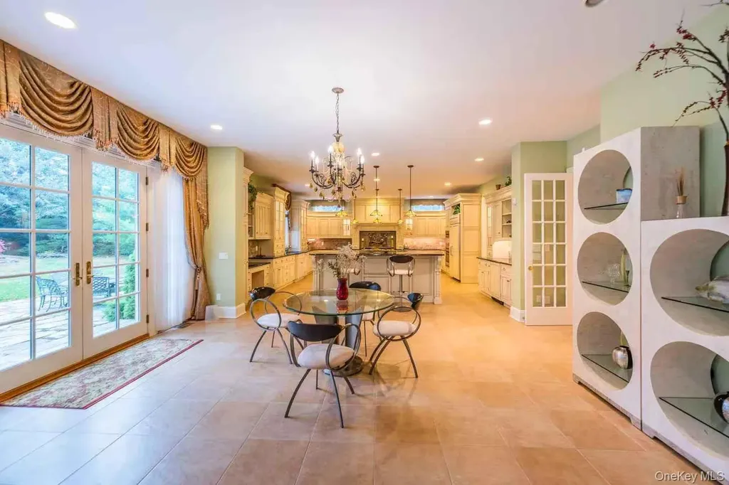 5 Westgate Road Muttontown NY 11791