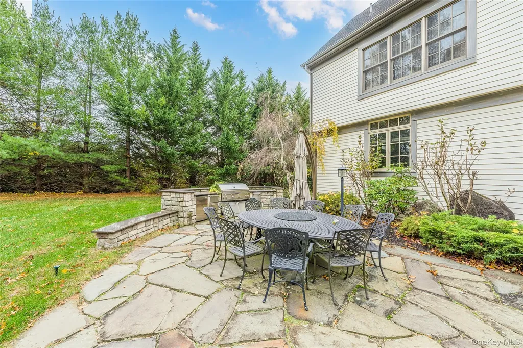 5 Westgate Road Muttontown NY 11791
