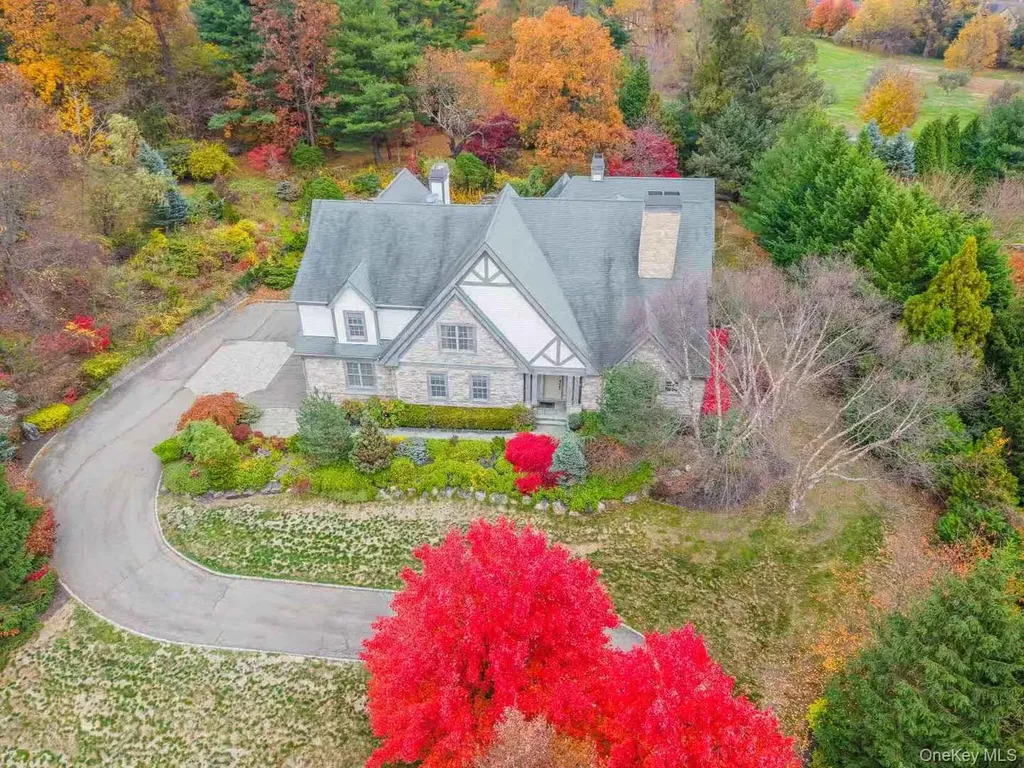 5 Westgate Road Muttontown NY 11791