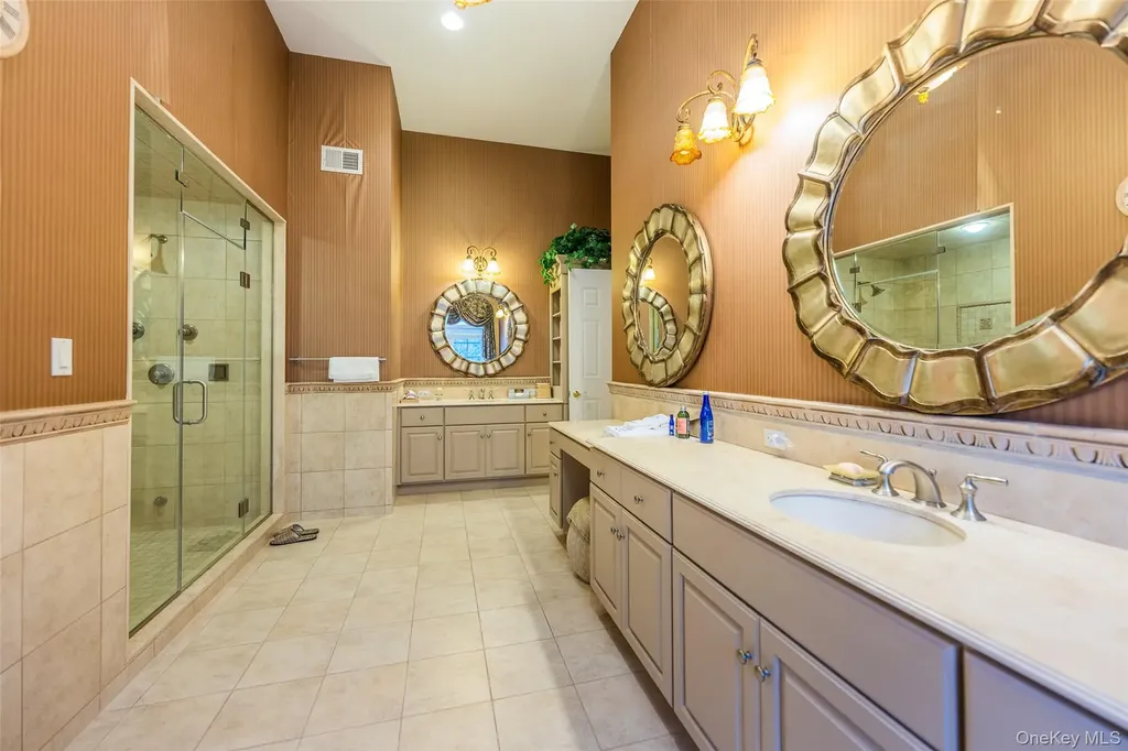 5 Westgate Road Muttontown NY 11791