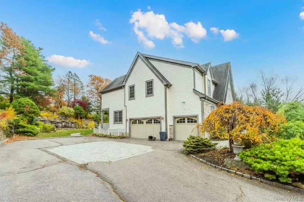 5 Westgate Road Muttontown NY 11791
