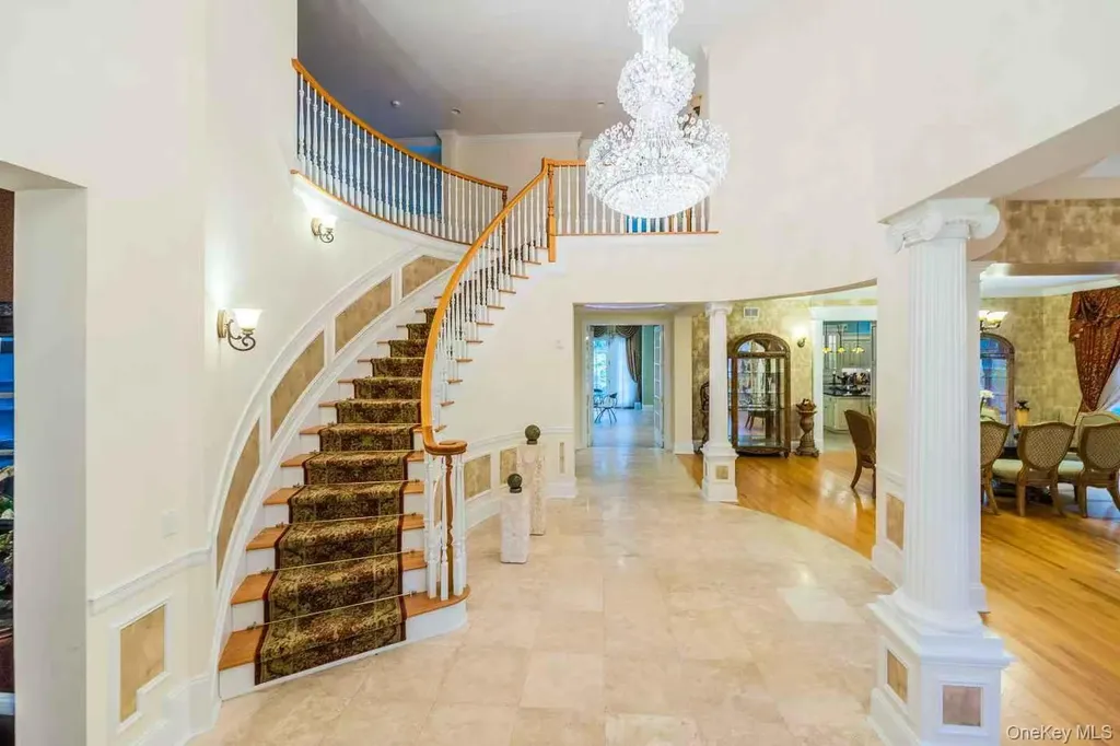5 Westgate Road Muttontown NY 11791