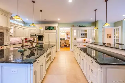 5 Westgate Road Muttontown NY 11791
