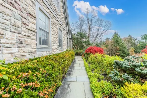 5 Westgate Road Muttontown NY 11791