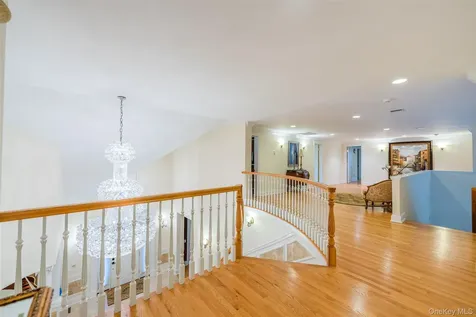 5 Westgate Road Muttontown NY 11791