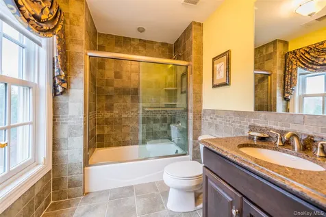 5 Westgate Road Muttontown NY 11791