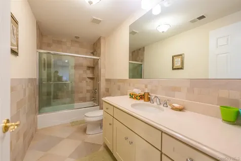 5 Westgate Road Muttontown NY 11791