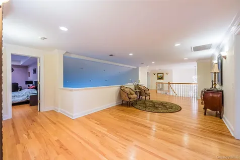 5 Westgate Road Muttontown NY 11791