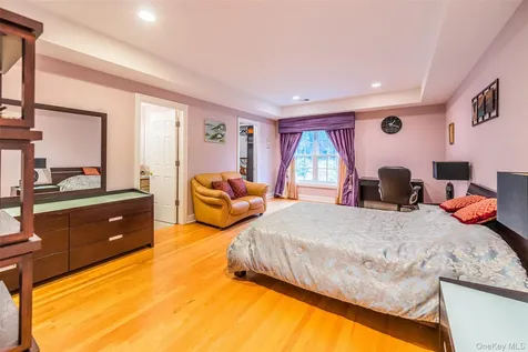 5 Westgate Road Muttontown NY 11791