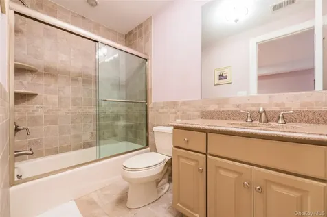 5 Westgate Road Muttontown NY 11791