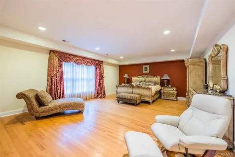 5 Westgate Road Muttontown NY 11791