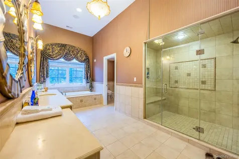 5 Westgate Road Muttontown NY 11791