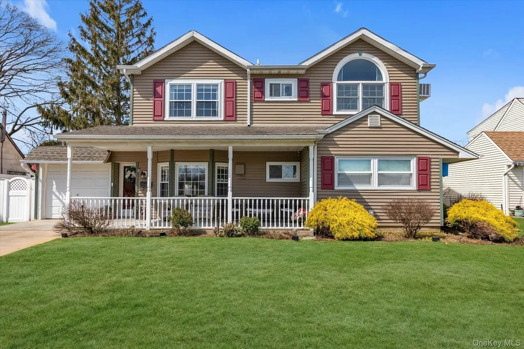 32 Return Lane Levittown NY 11756