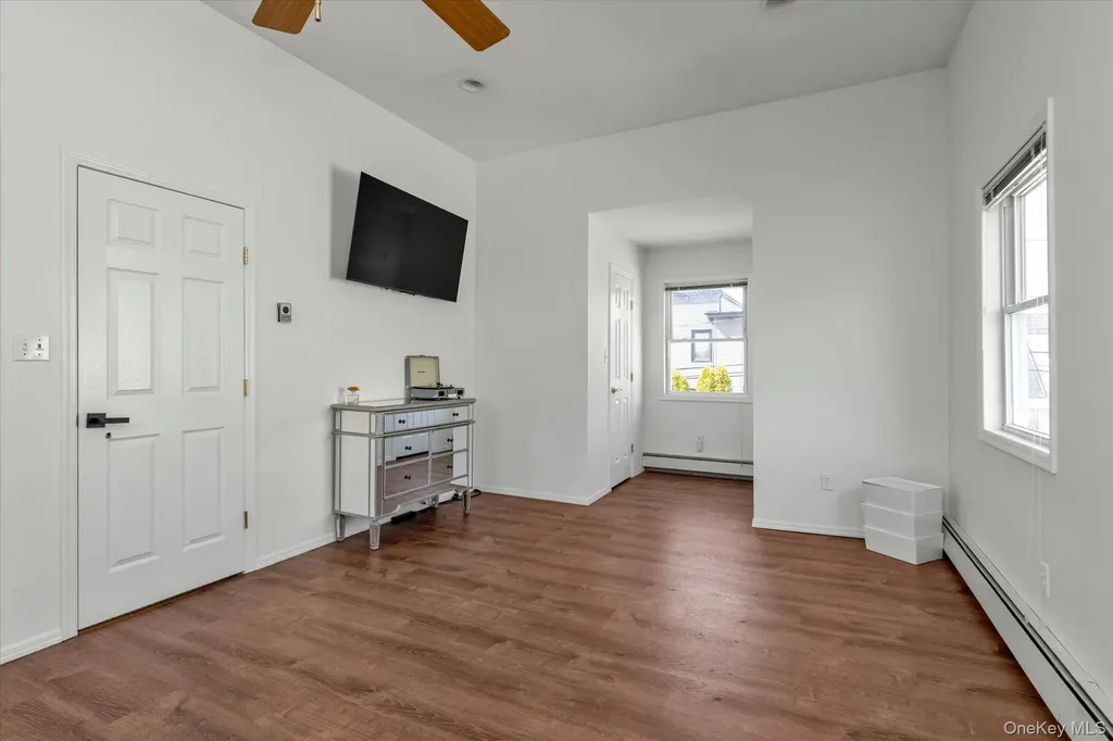 32 Return Lane Levittown NY 11756
