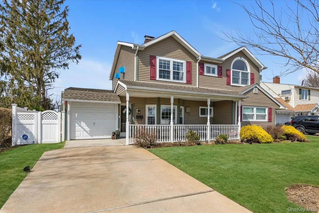 32 Return Lane Levittown NY 11756