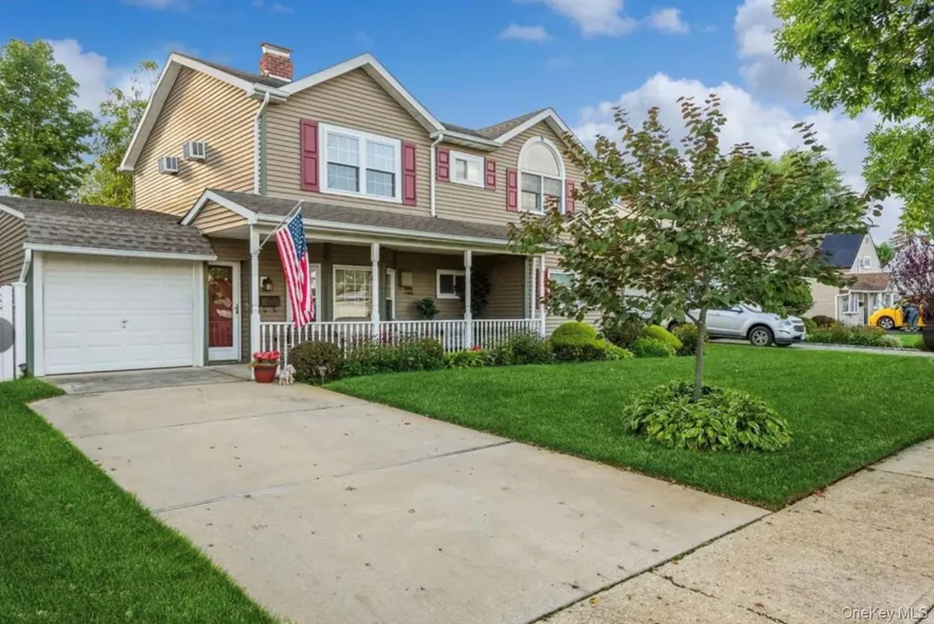32 Return Lane Levittown NY 11756