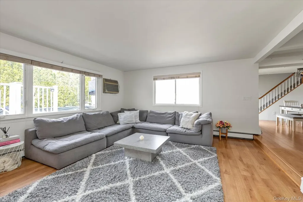 32 Return Lane Levittown NY 11756