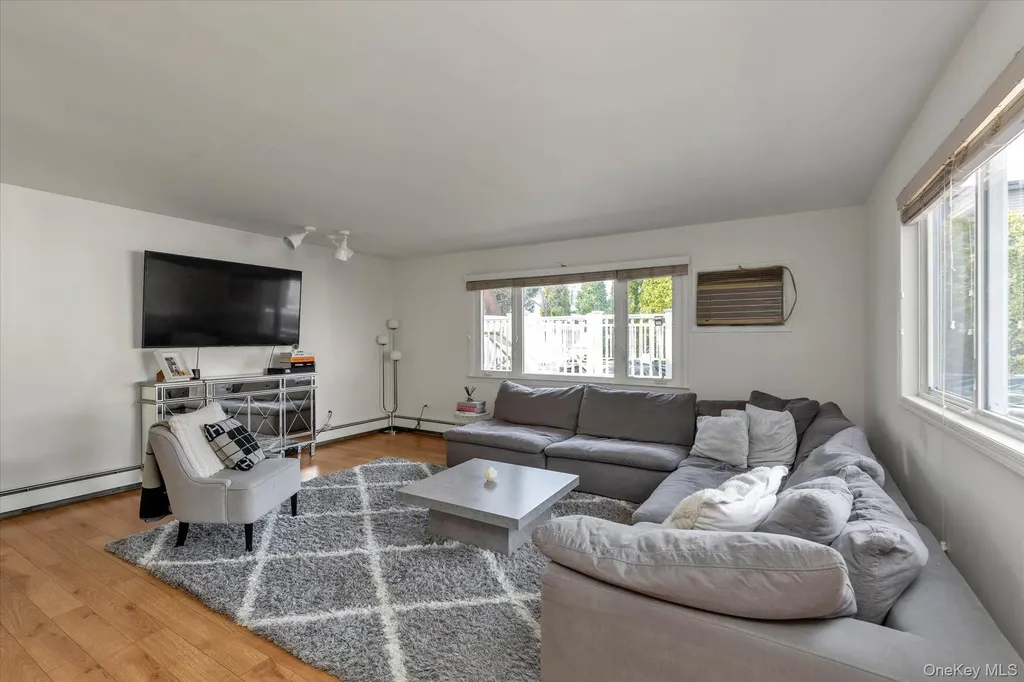 32 Return Lane Levittown NY 11756