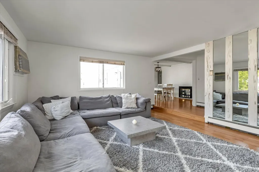 32 Return Lane Levittown NY 11756
