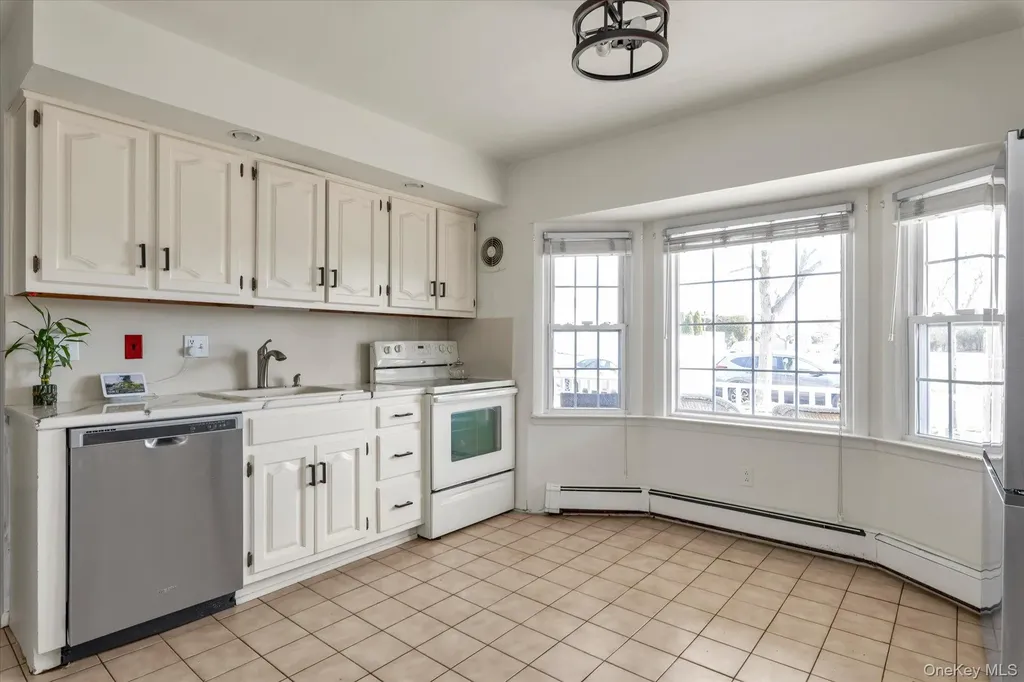 32 Return Lane Levittown NY 11756