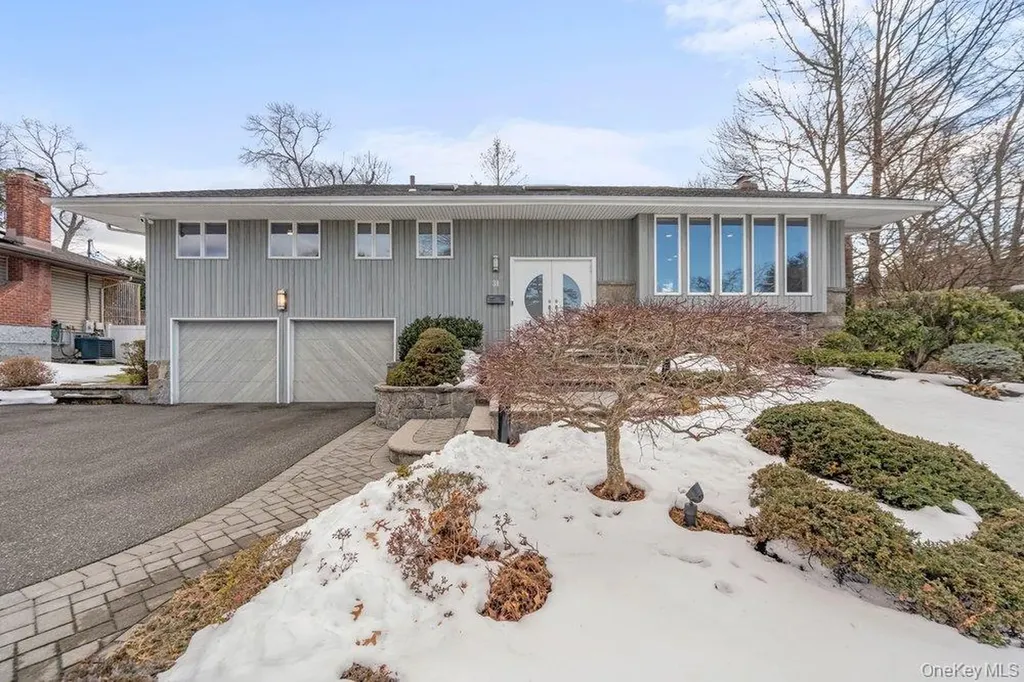 31 Prescott Place Old Bethpage NY 11804