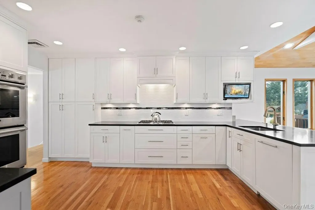 31 Prescott Place Old Bethpage NY 11804
