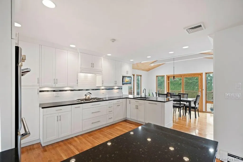 31 Prescott Place Old Bethpage NY 11804