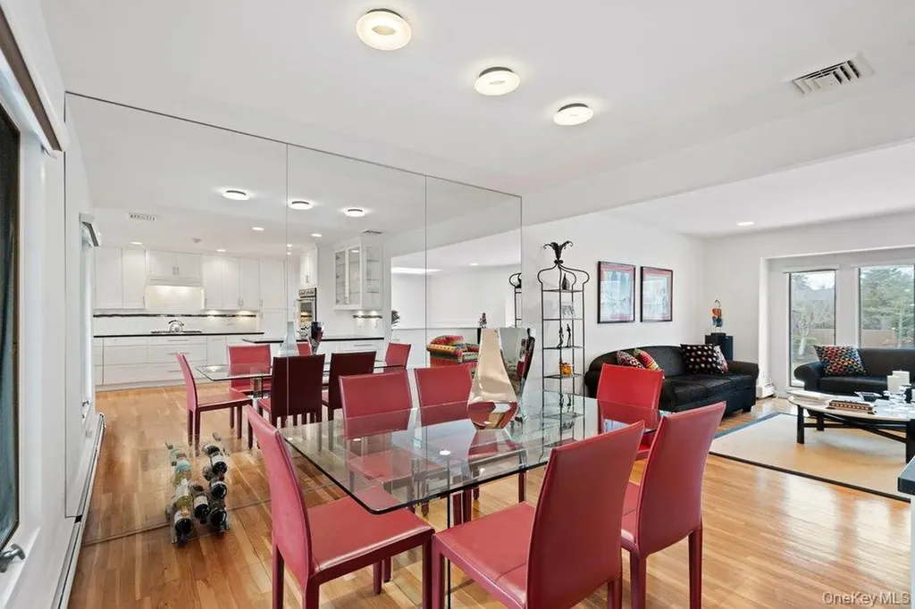 31 Prescott Place Old Bethpage NY 11804