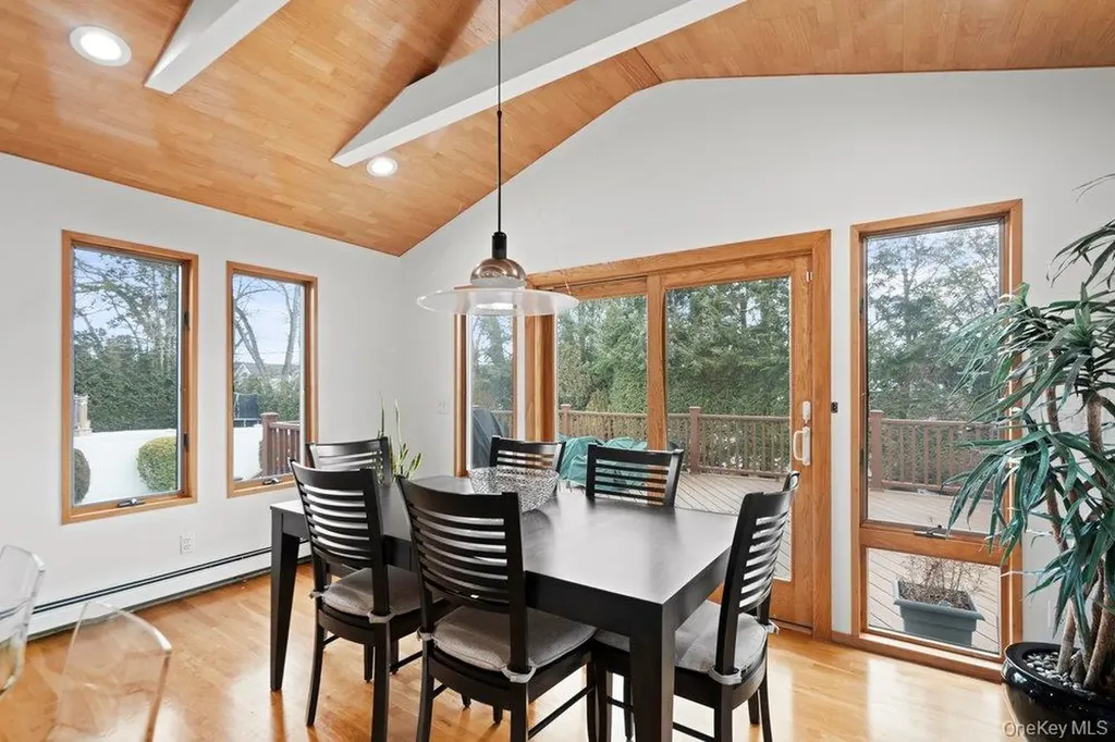 31 Prescott Place Old Bethpage NY 11804