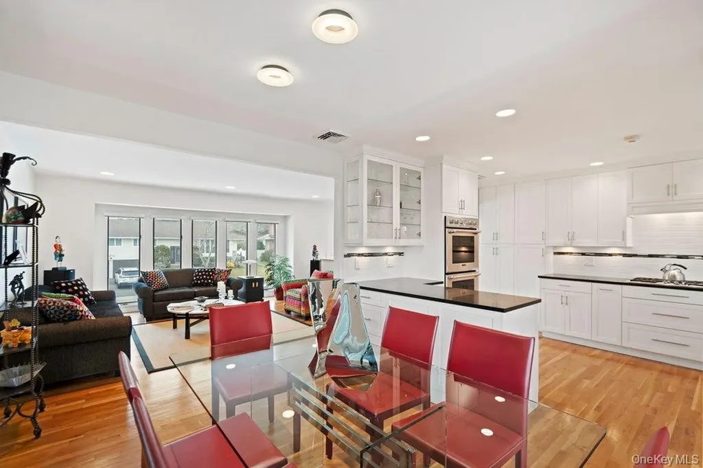 31 Prescott Place Old Bethpage NY 11804