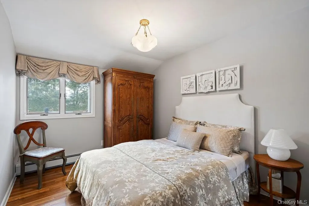 31 Prescott Place Old Bethpage NY 11804