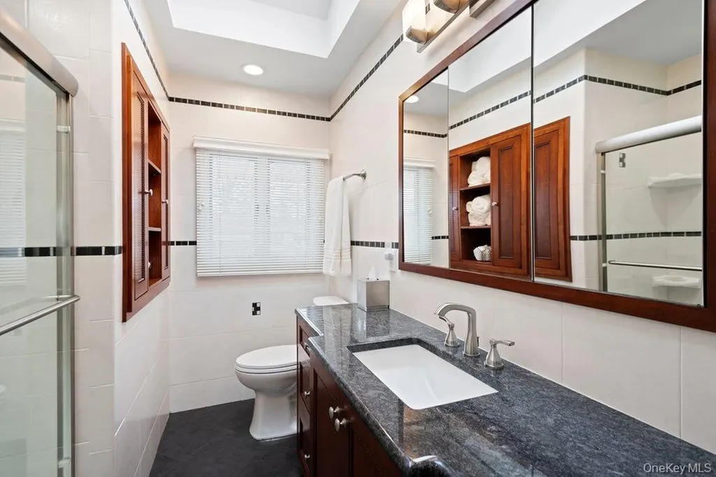 31 Prescott Place Old Bethpage NY 11804