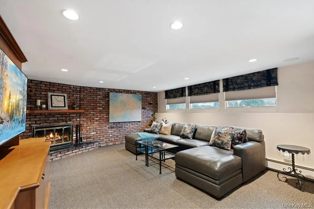 31 Prescott Place Old Bethpage NY 11804