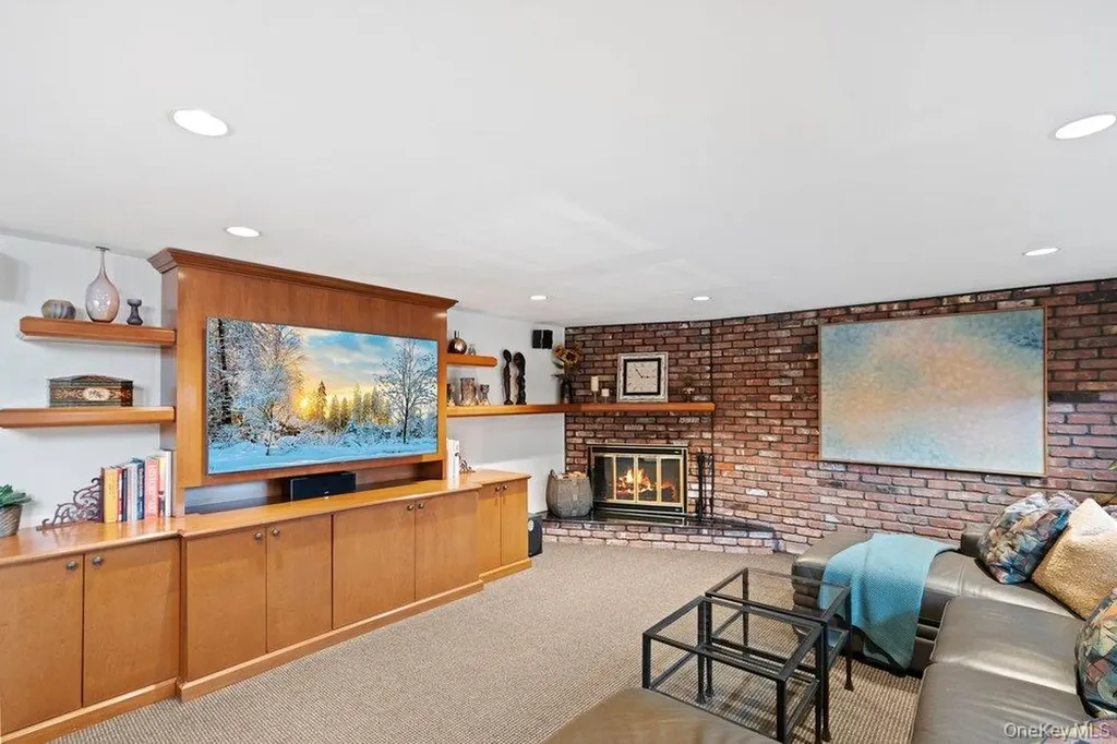 31 Prescott Place Old Bethpage NY 11804