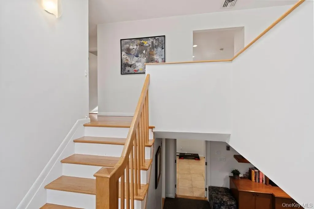 31 Prescott Place Old Bethpage NY 11804