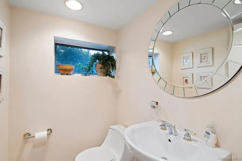 31 Prescott Place Old Bethpage NY 11804