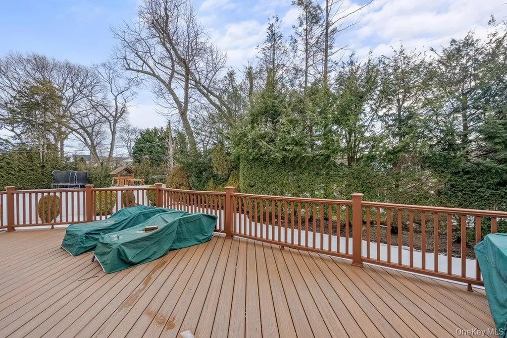 31 Prescott Place Old Bethpage NY 11804