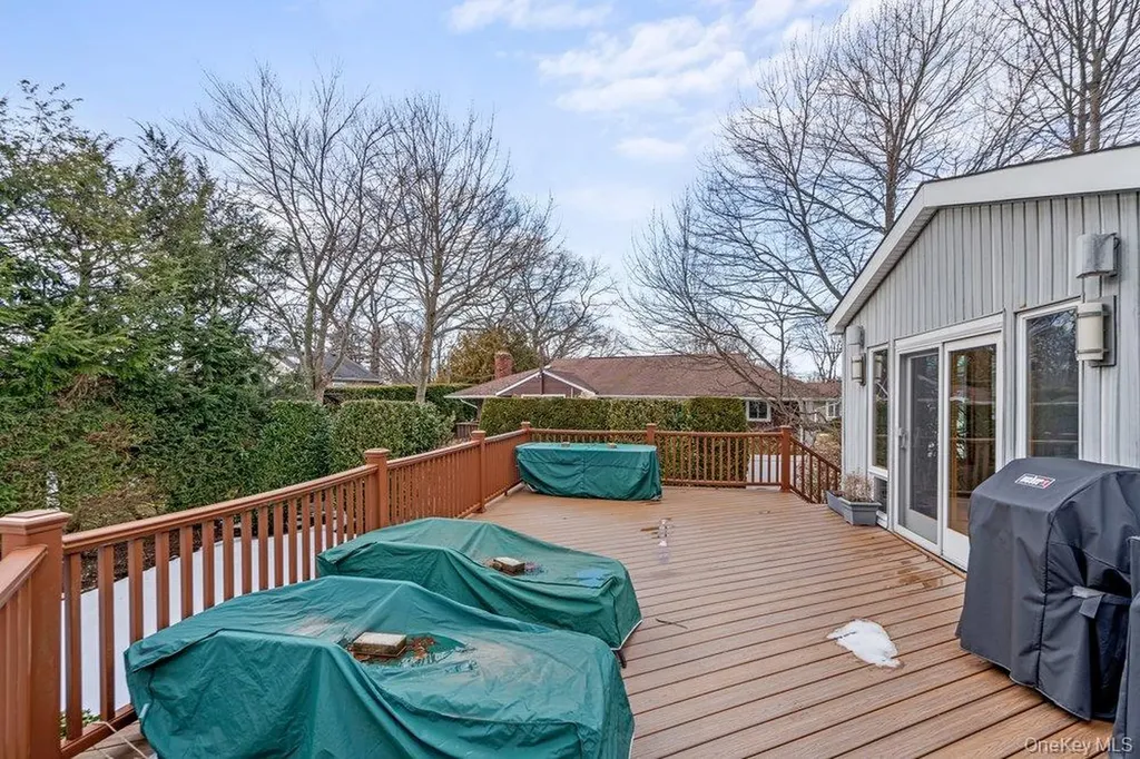 31 Prescott Place Old Bethpage NY 11804