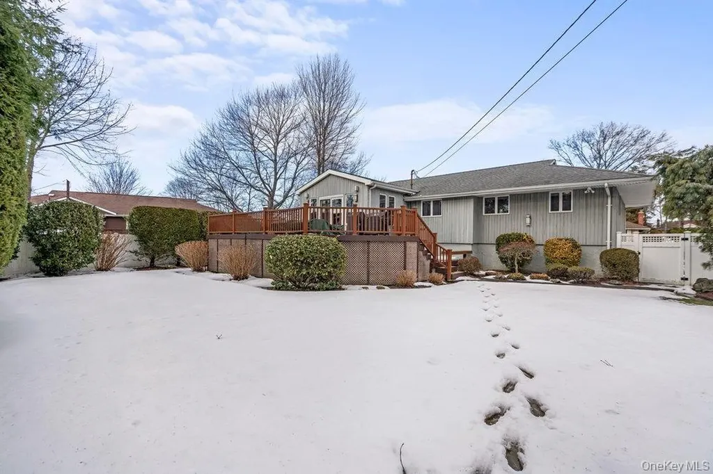 31 Prescott Place Old Bethpage NY 11804