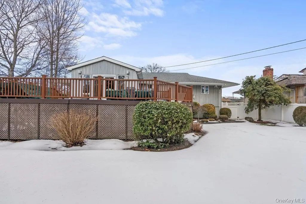 31 Prescott Place Old Bethpage NY 11804