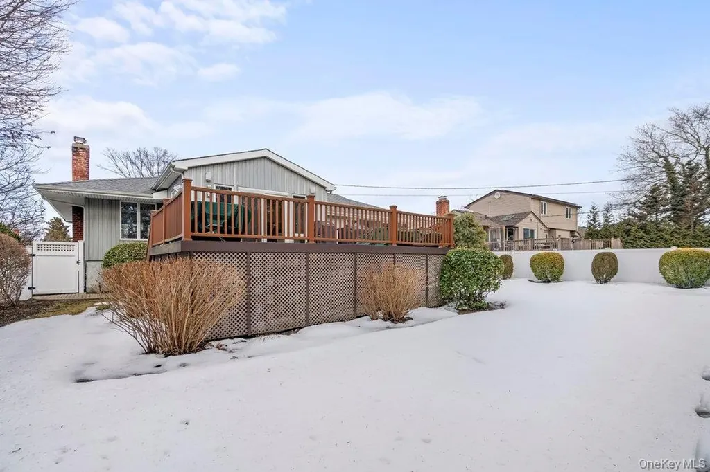31 Prescott Place Old Bethpage NY 11804