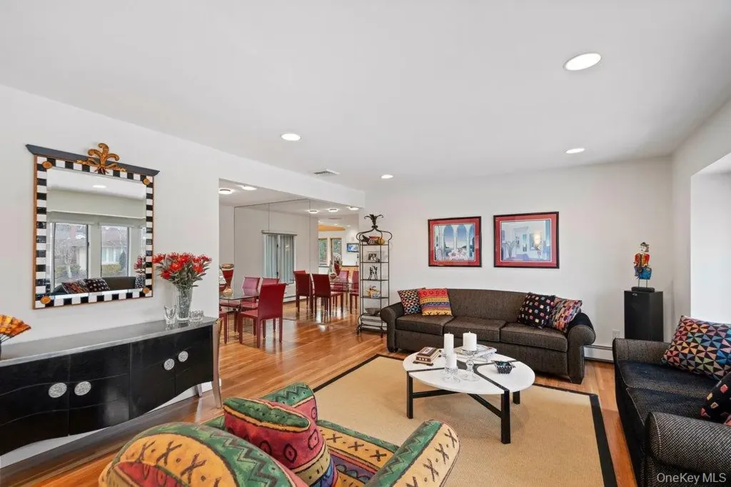 31 Prescott Place Old Bethpage NY 11804
