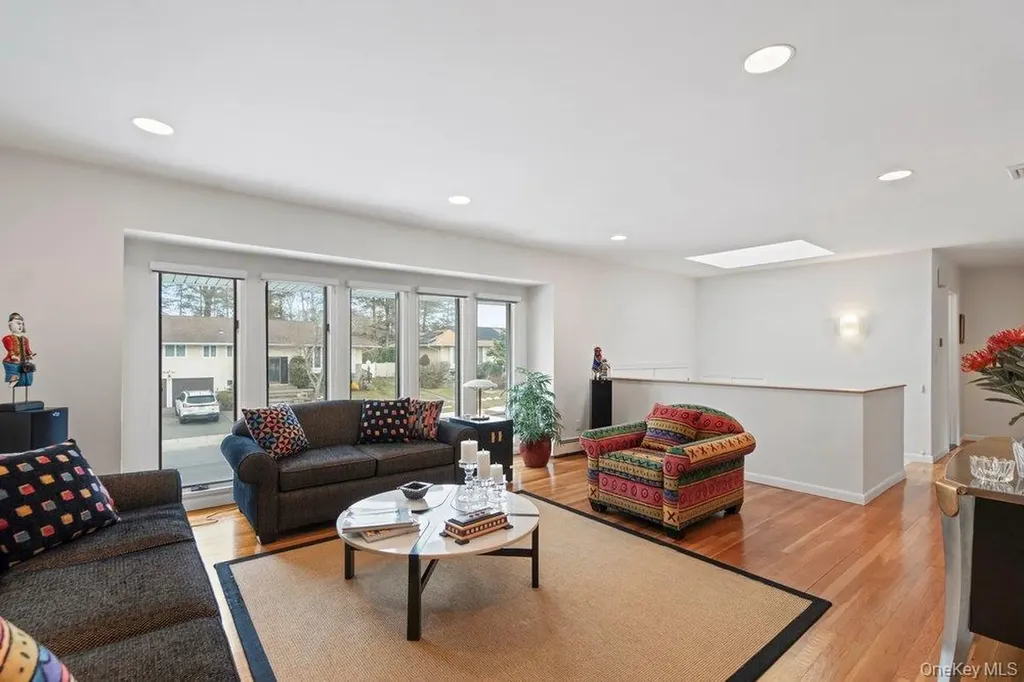 31 Prescott Place Old Bethpage NY 11804