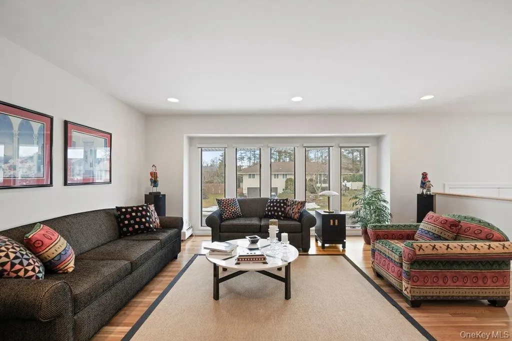 31 Prescott Place Old Bethpage NY 11804