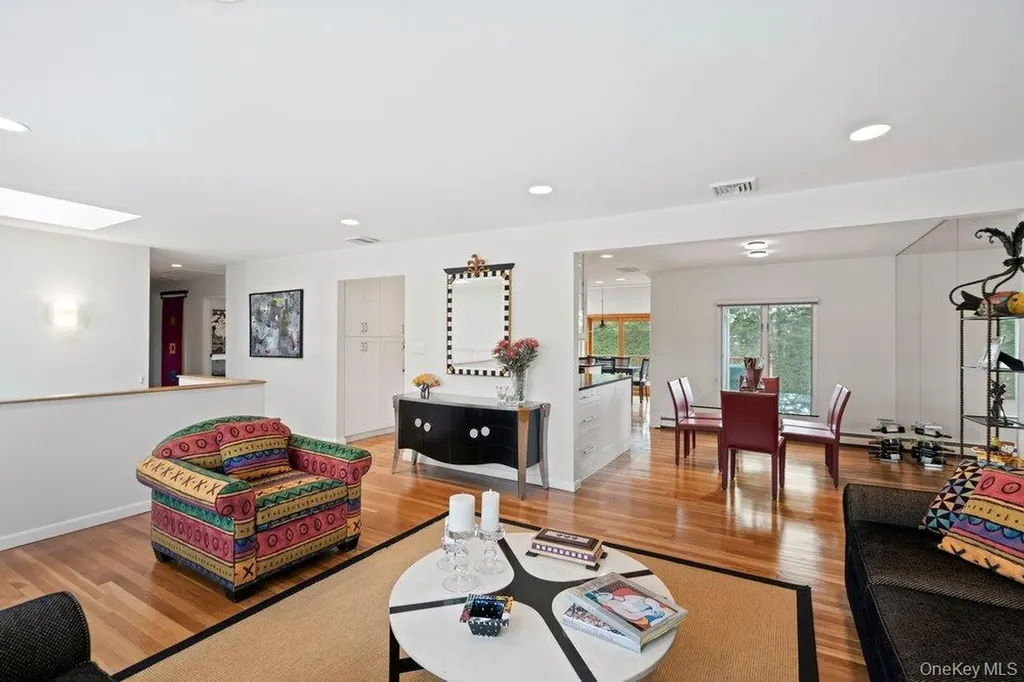 31 Prescott Place Old Bethpage NY 11804