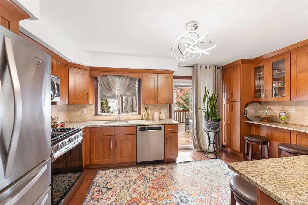 204 Sommer Avenue Staten Island NY 10314