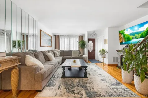 204 Sommer Avenue Staten Island NY 10314
